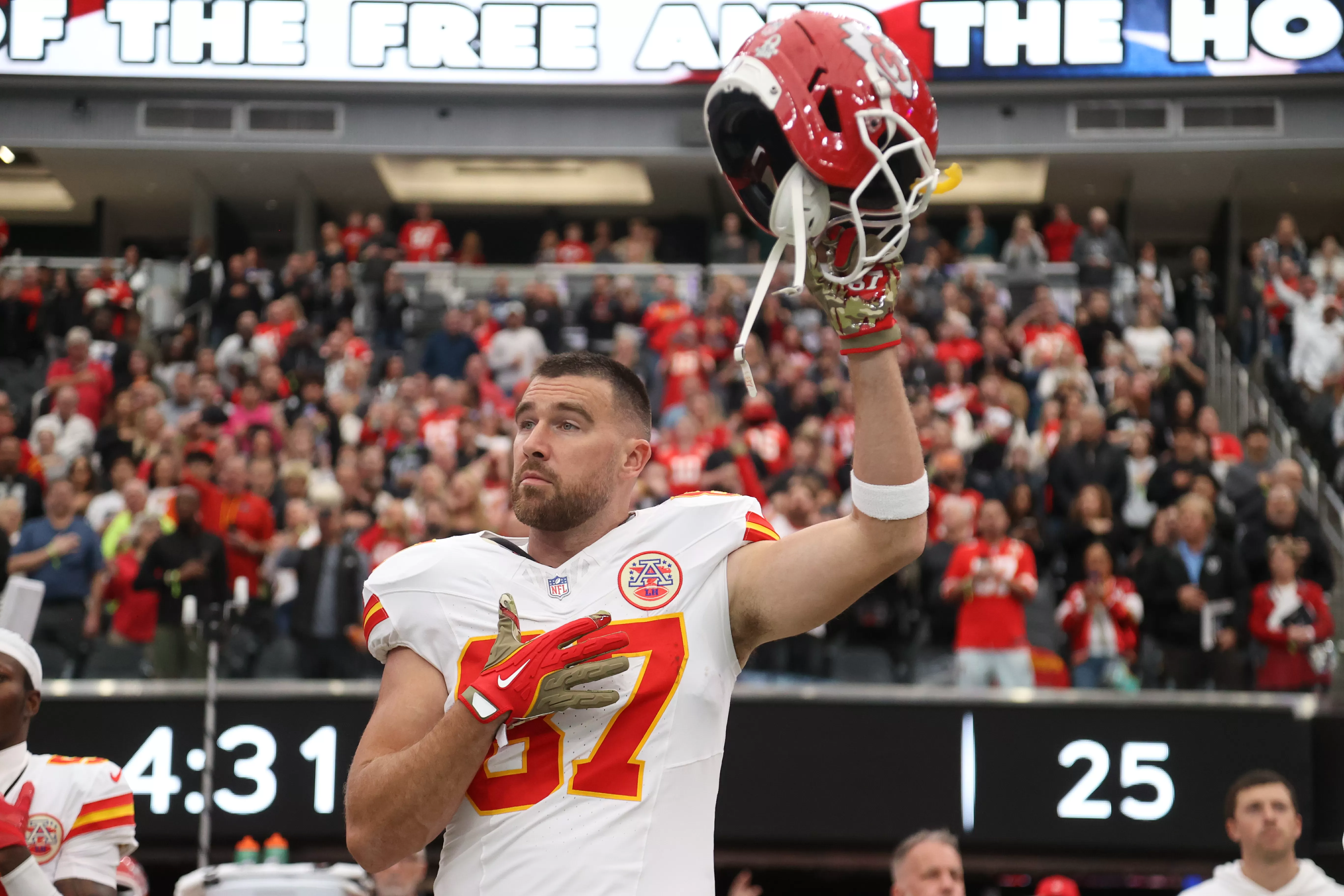 Tom Brady Delivers Message to Chiefs Star Travis Kelce as Rumors Grow