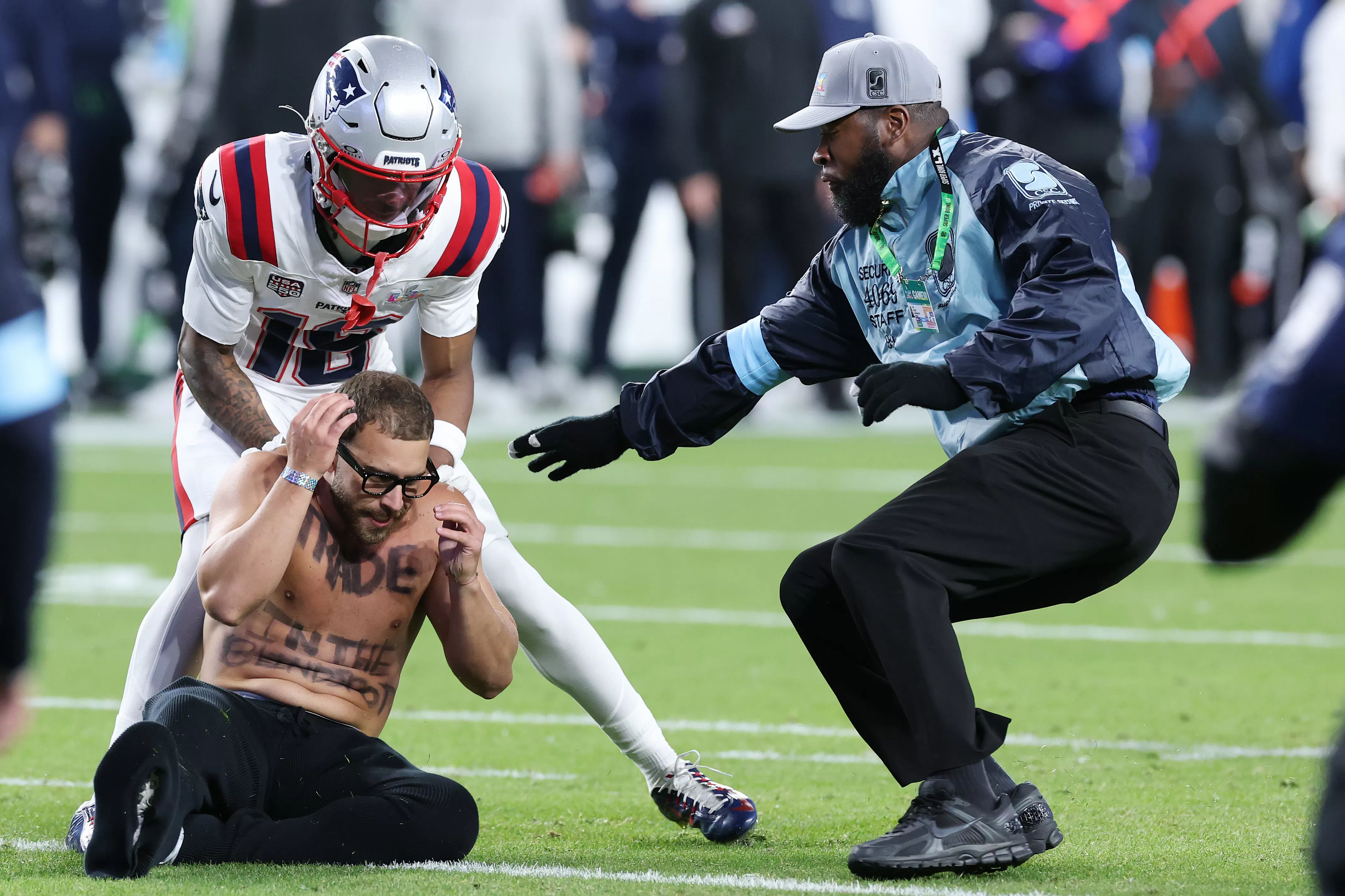 Patriots Rookie Kyle Williams Helps Catch Super Bowl Streaker