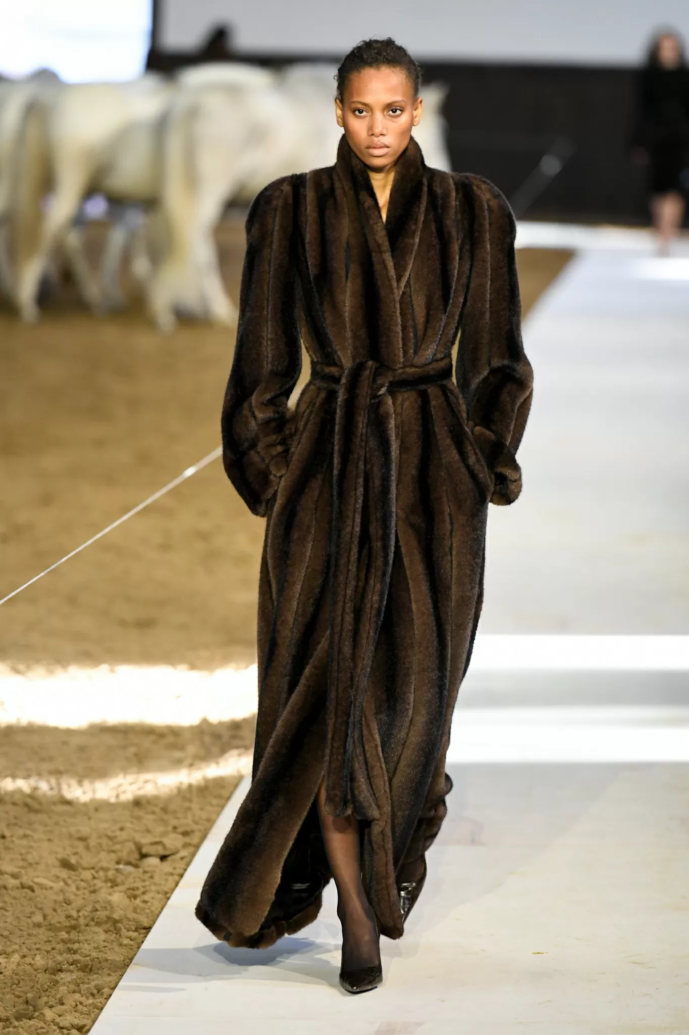 Stella McCartney Fall 2026: Big on the ’80s