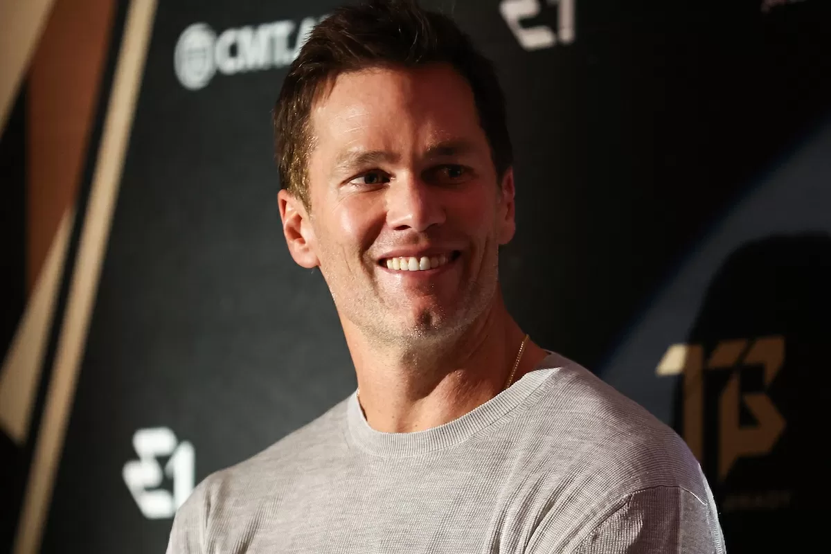 Tom Brady Has 4-Word Reaction to Logan Paul $1M Fight Reveal