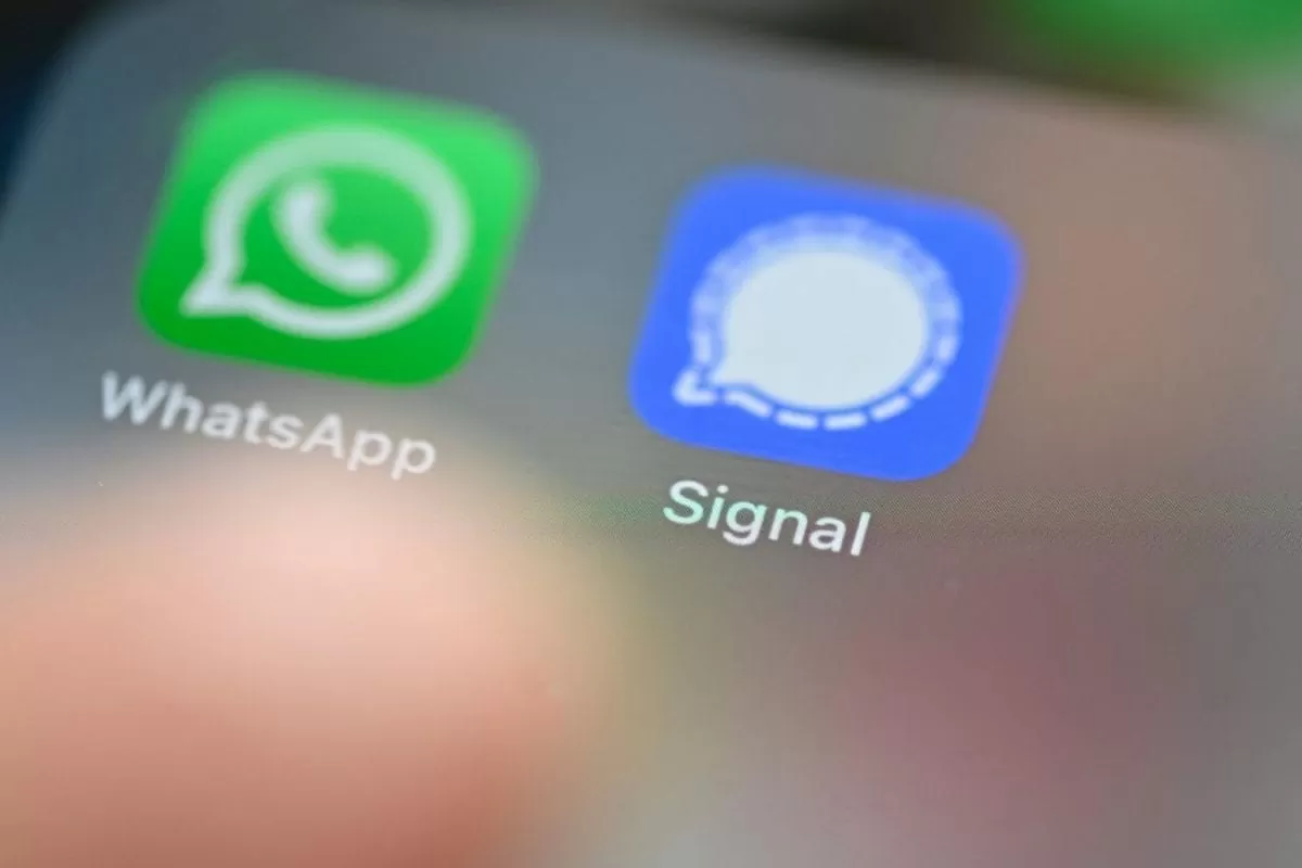 Russian-Backed Hackers Target Signal, WhatsApp Accounts Of Officials And Journalists