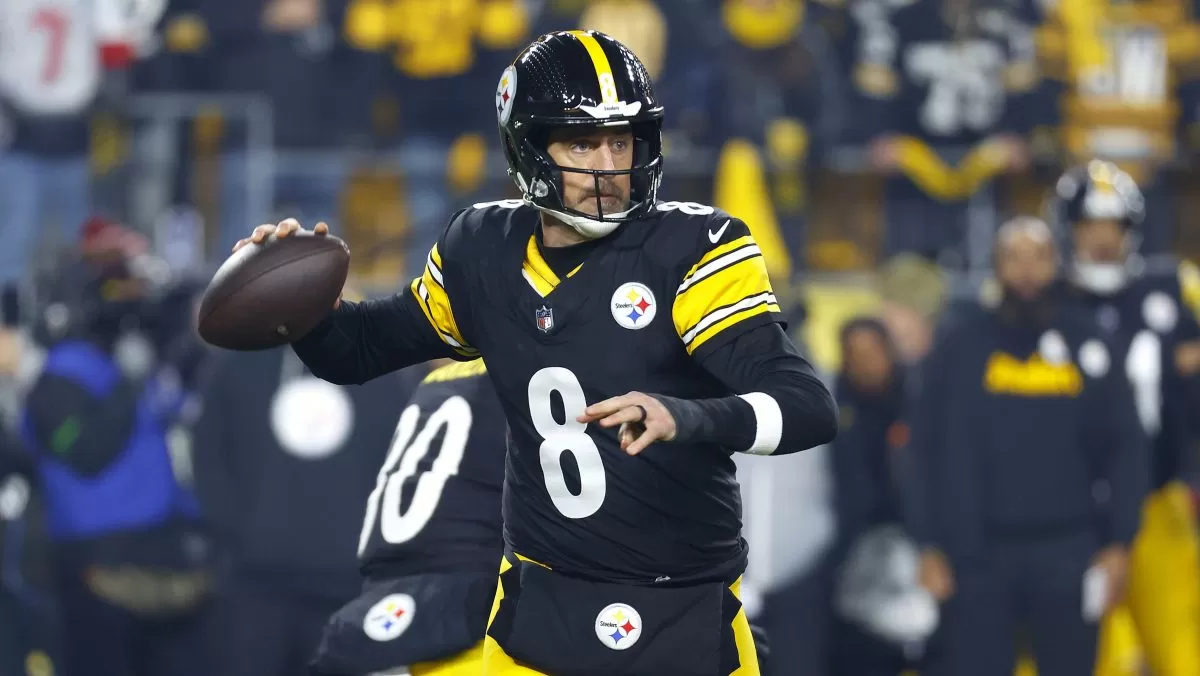 Steelers Get Clear Update on Aaron Rodgers’ Future Amid Active Offseason