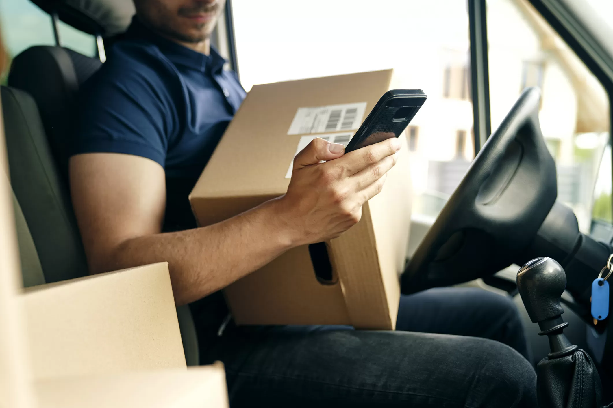 Delivery Driver Brings Package—No One Ready for What He Encounters at Door