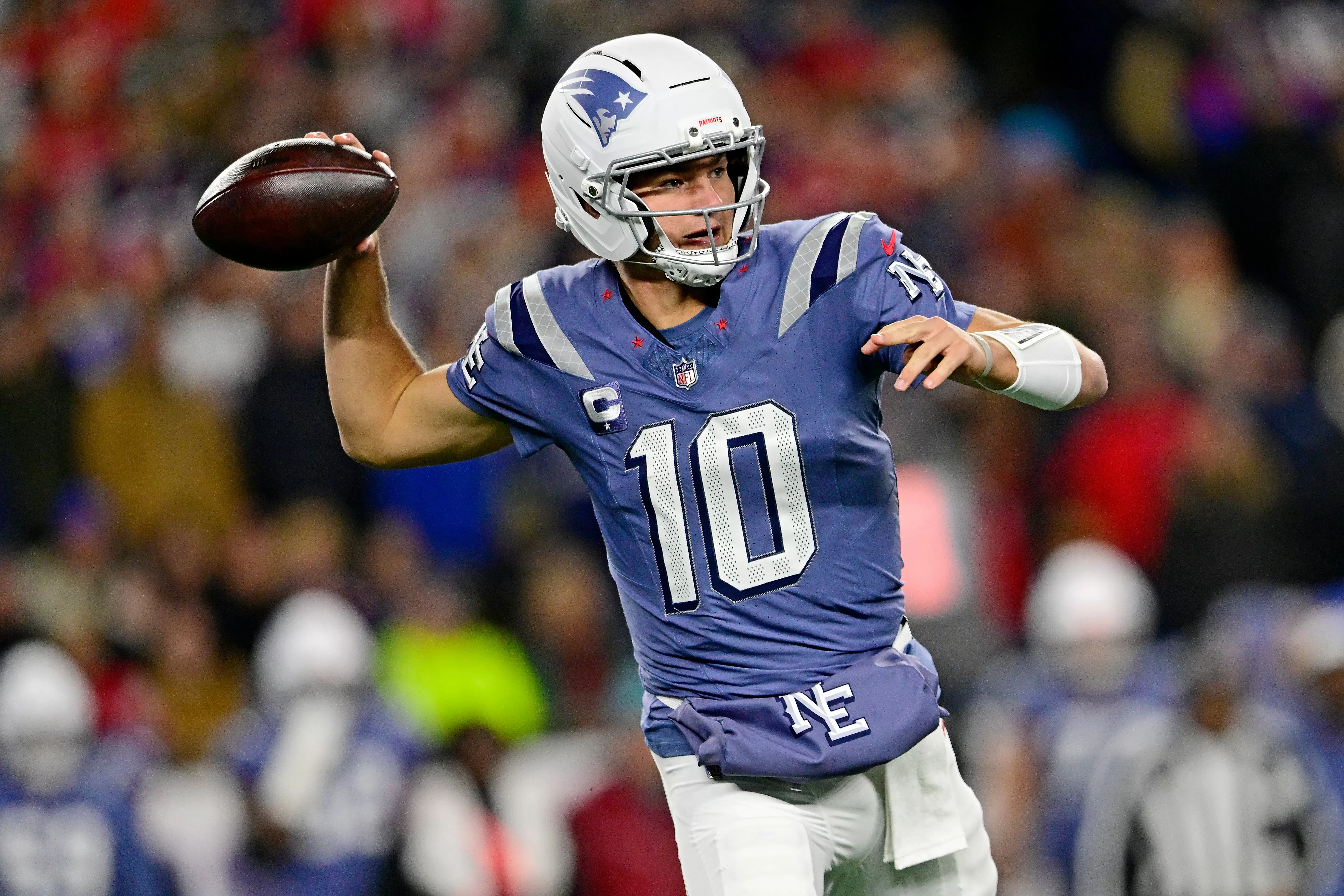 Patriots Predicted to Land Unique 6-foot-5 Weapon for Drake Maye