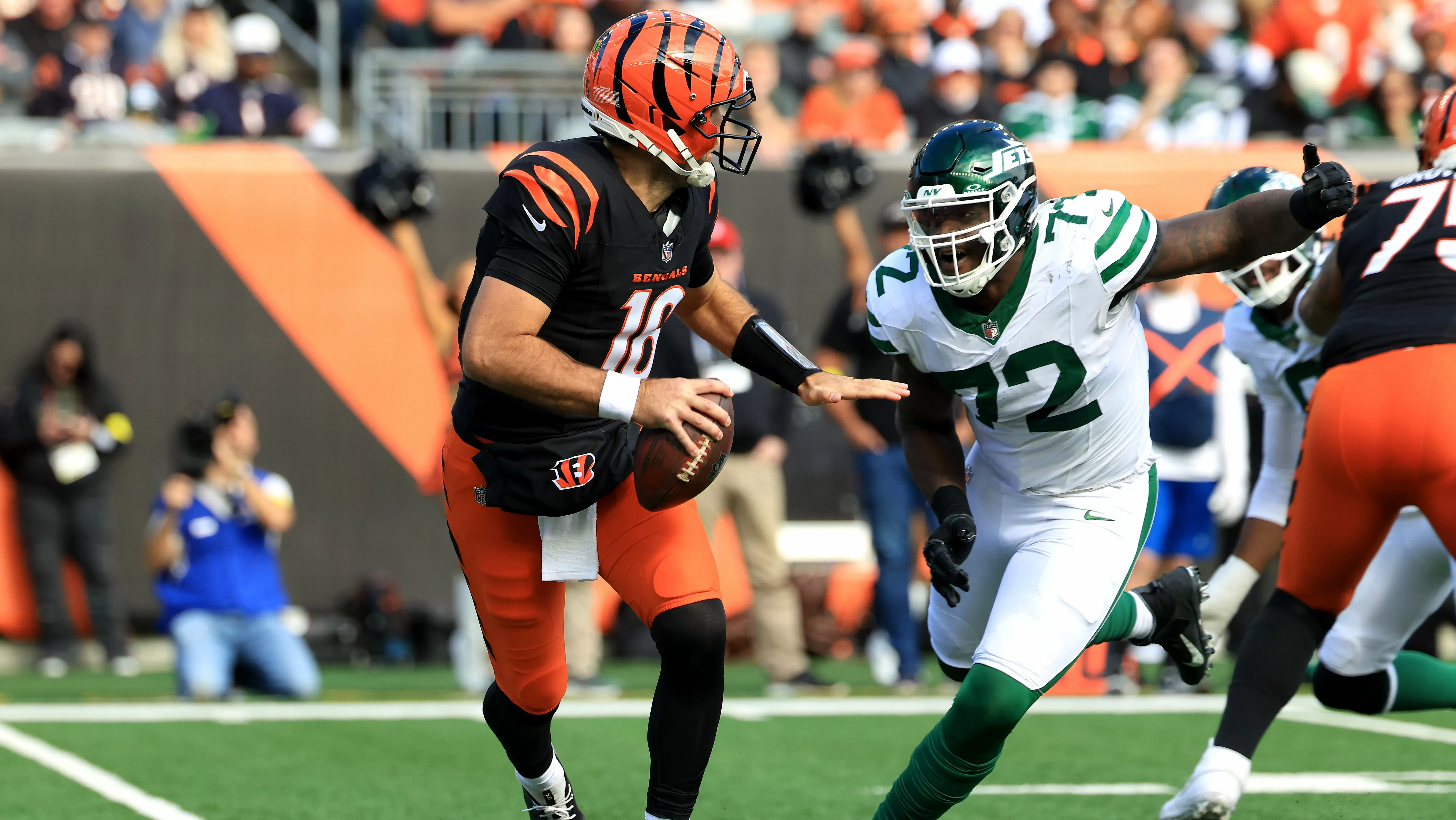 Jets Lose Pass Rusher to Colts on $18.5 Million Deal in Free Agency