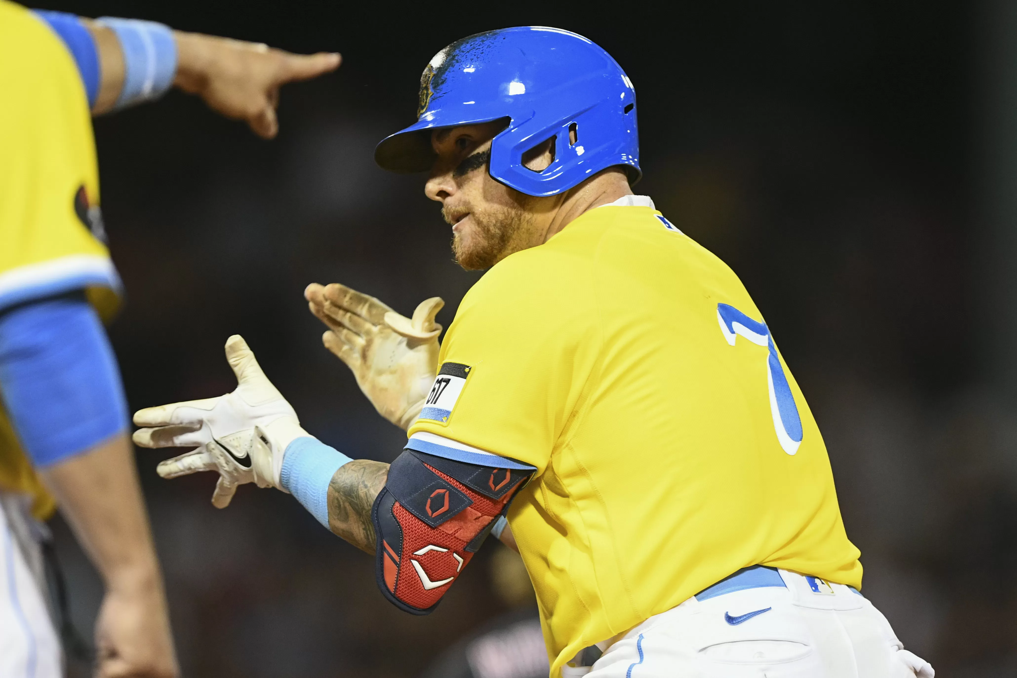 Former Red Sox 23-Home Run Catcher Signs in AL West