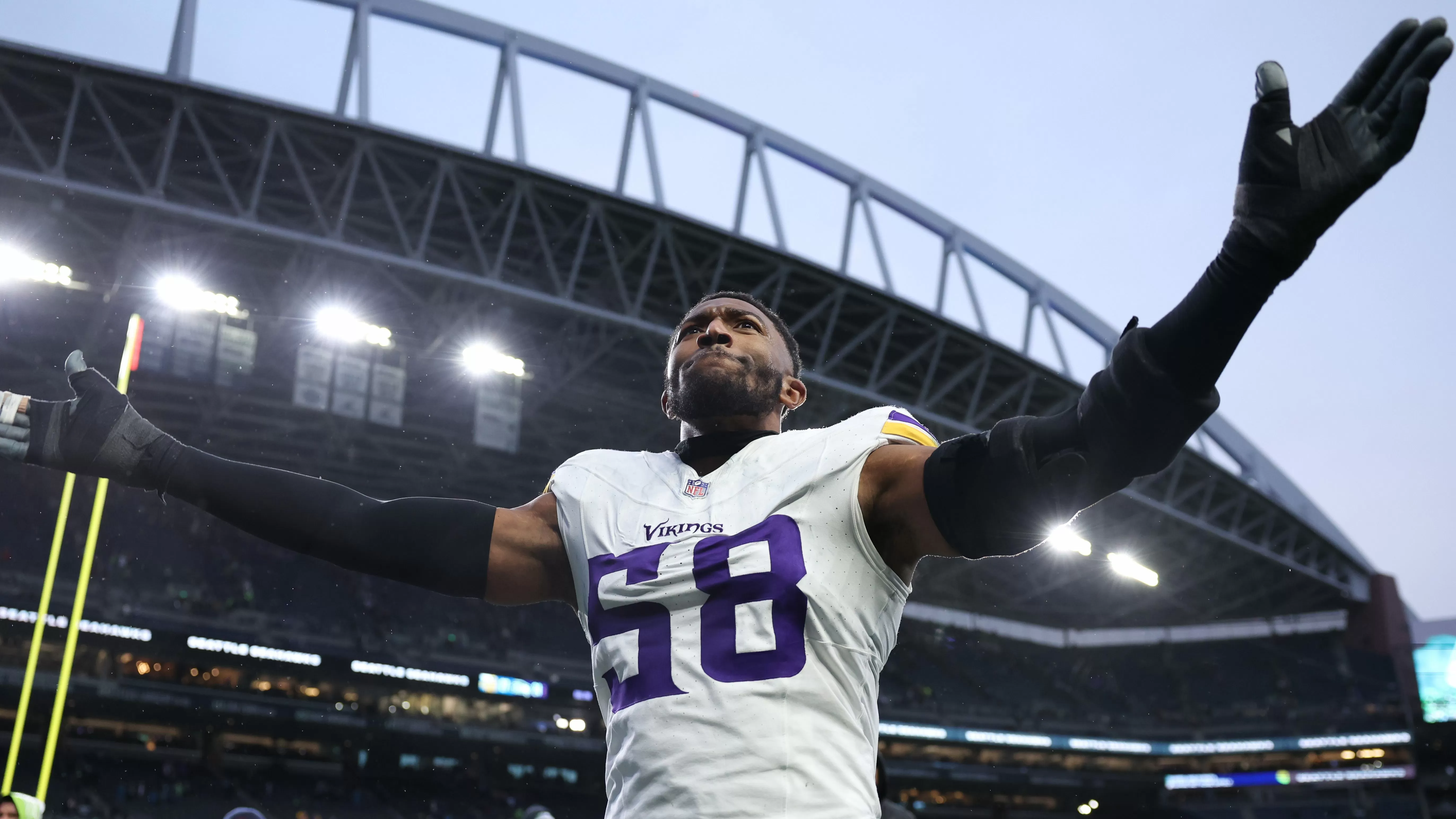Vikings, Eagles Working Toward Blockbuster Trade of $76 Million Star: Report
