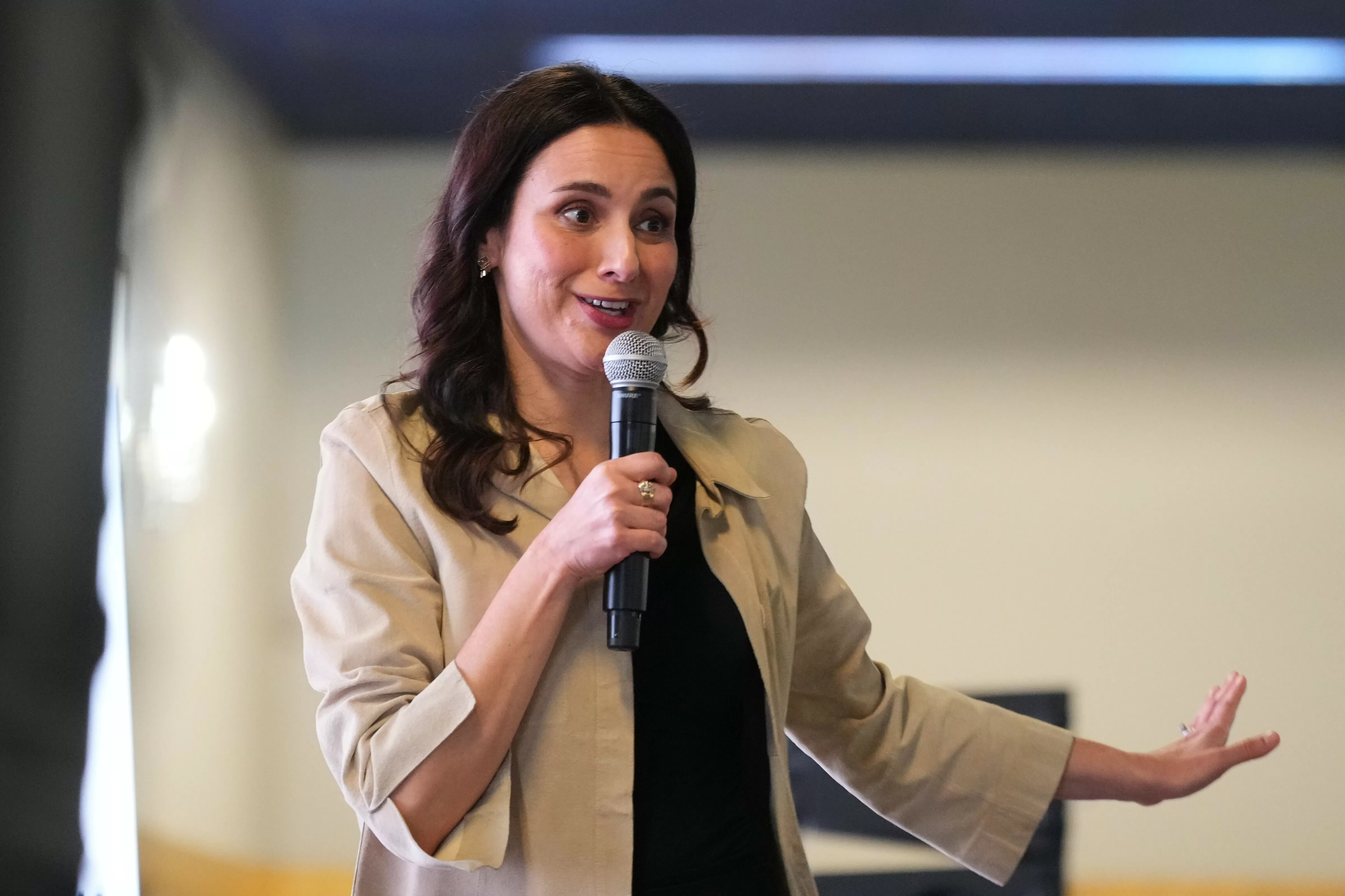 Greg Abbott Chances of Losing as Gina Hinojosa Wins Texas Democrat Primary