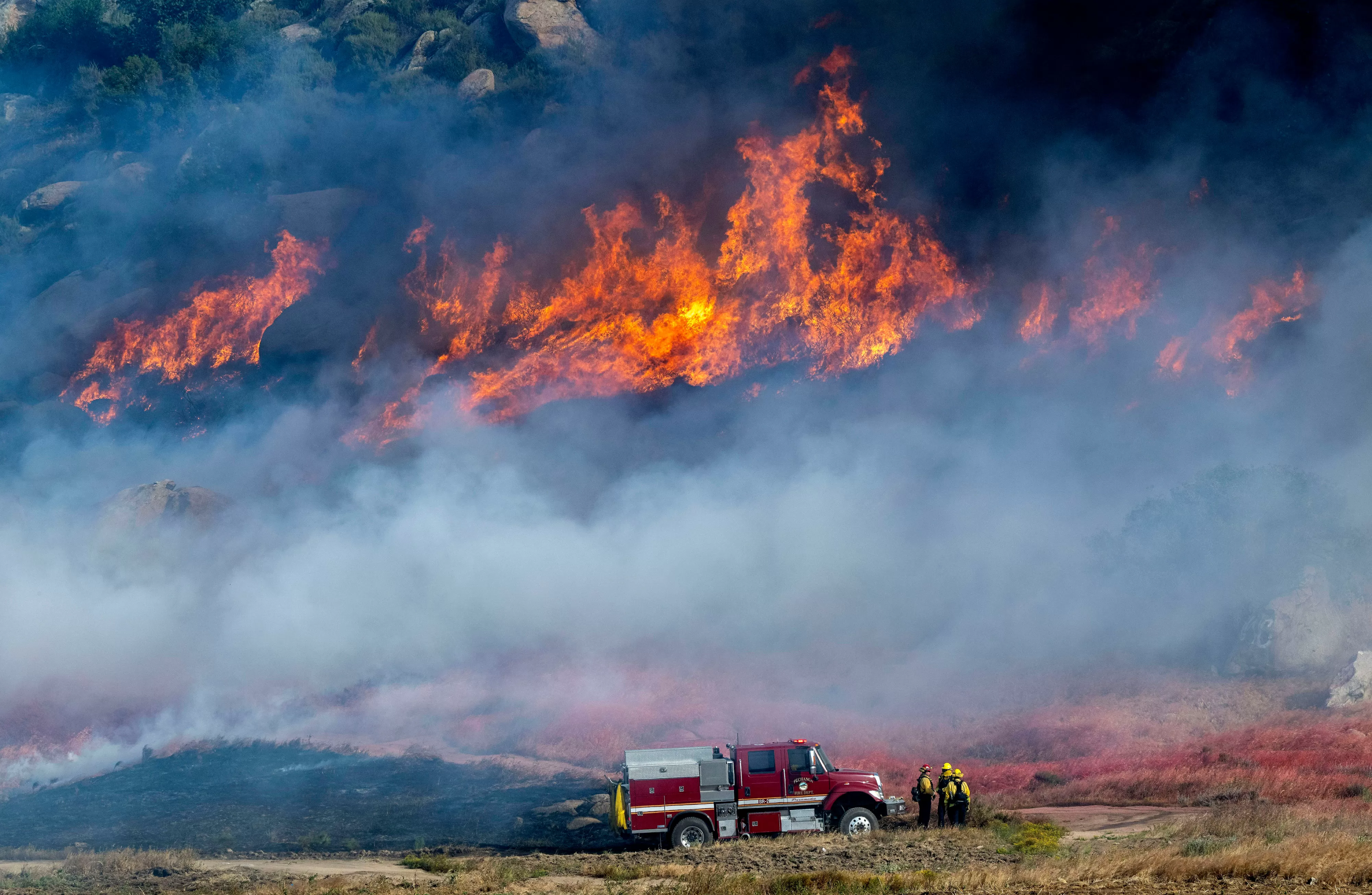 Thousands Warned to Flee Home as Springs Wildfire Advances in California
