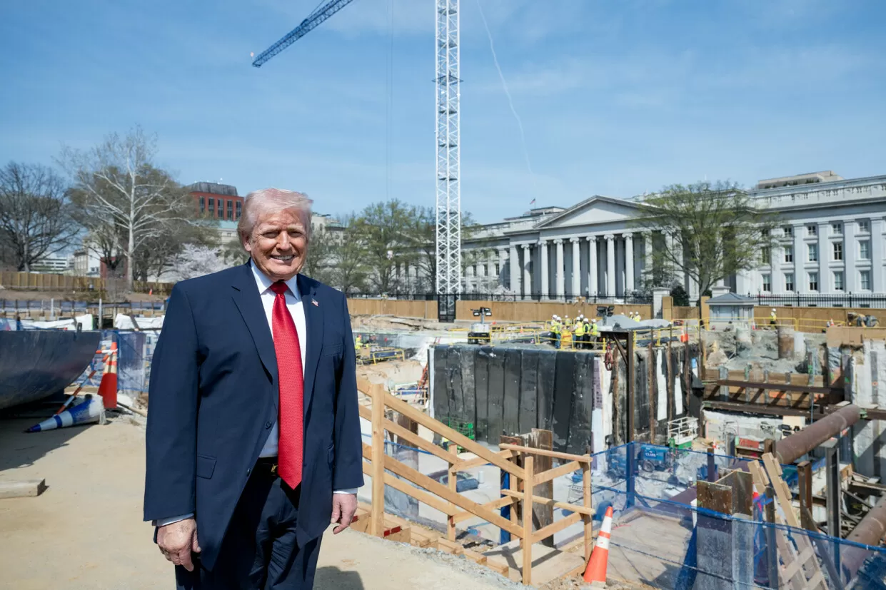 Trump Reacts to White House Ballroom Vote After Visit to Building Site