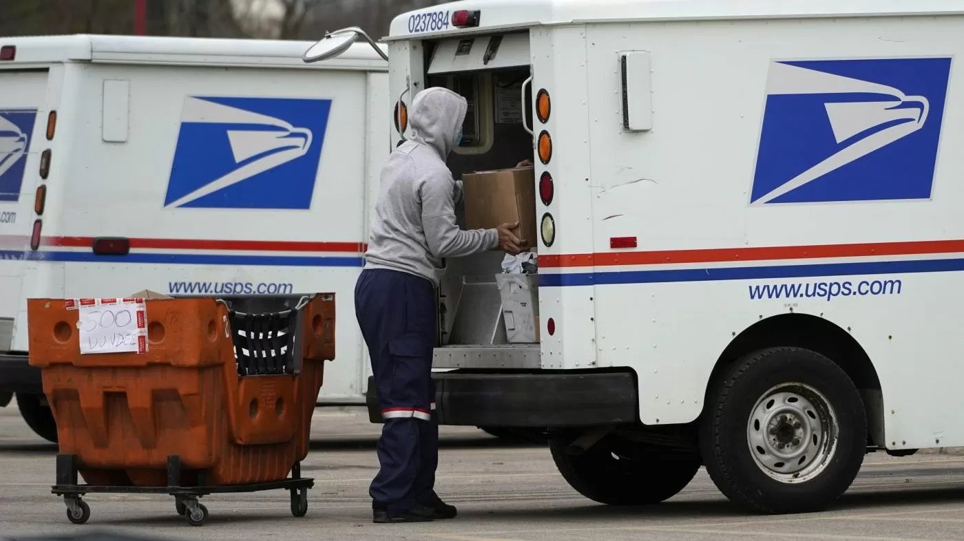 Amazon cuts back Postal Service deliveries in new agreement