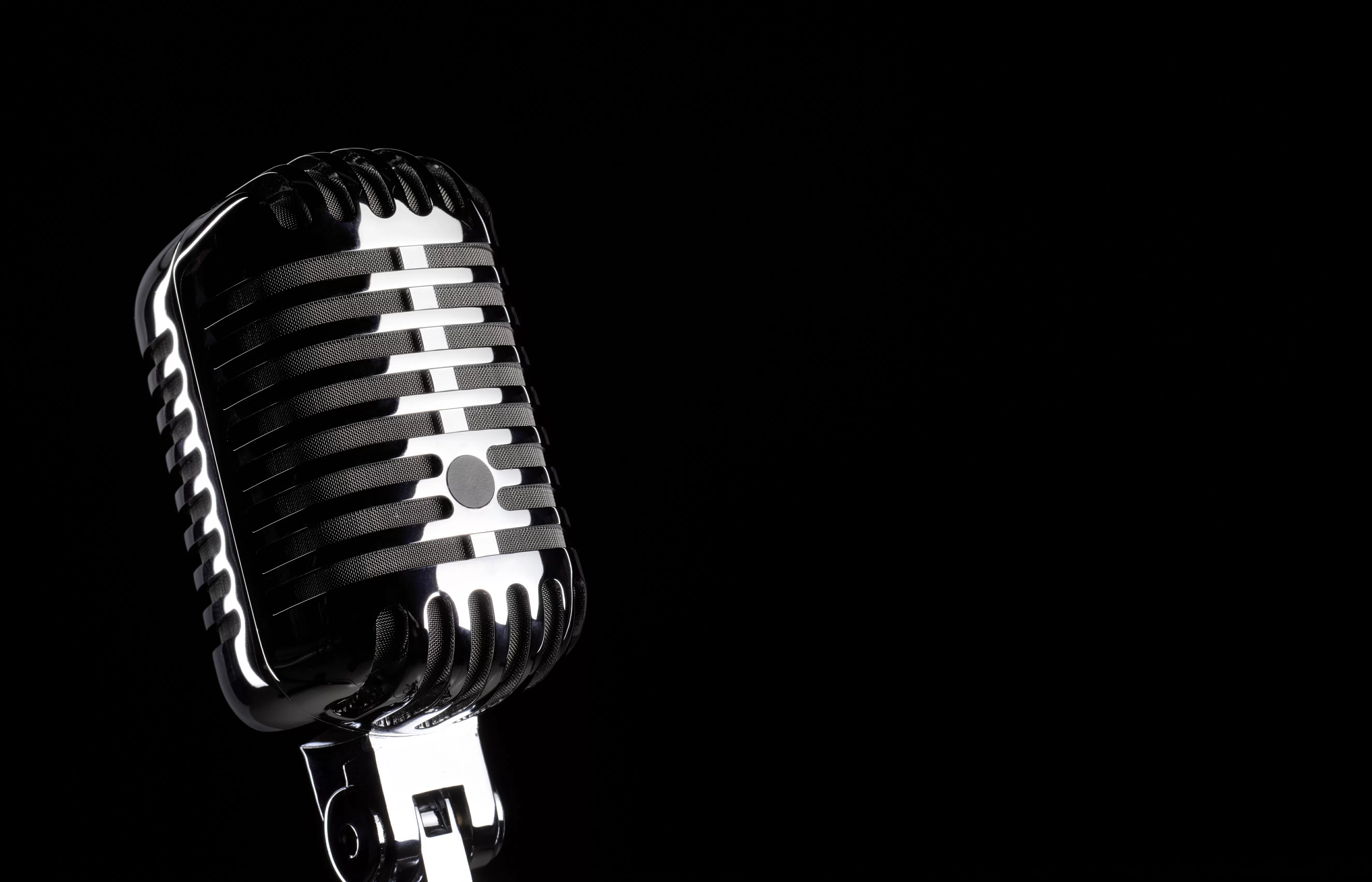 New Singer Dominating iTunes Chart Is AI-Generated