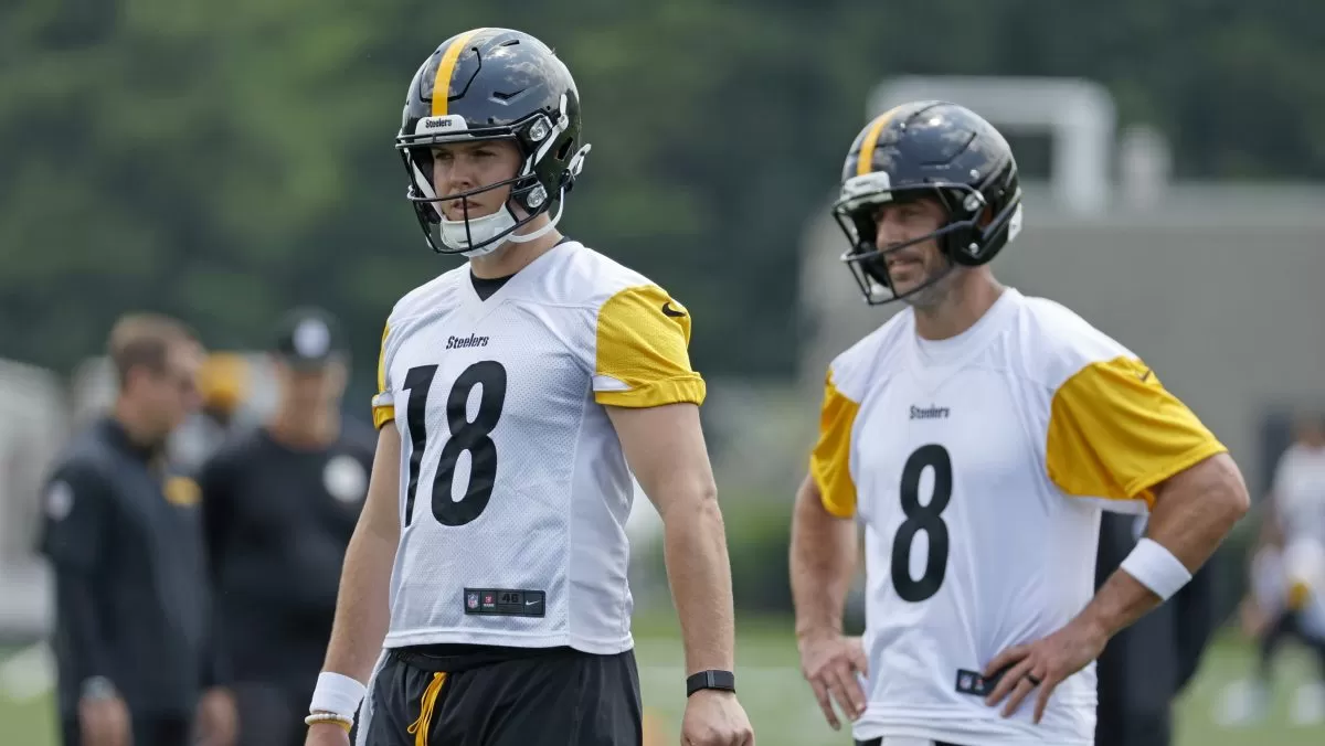 Steelers Get Clear Update on Pursuit of QB Amid Aaron Rodgers Decision
