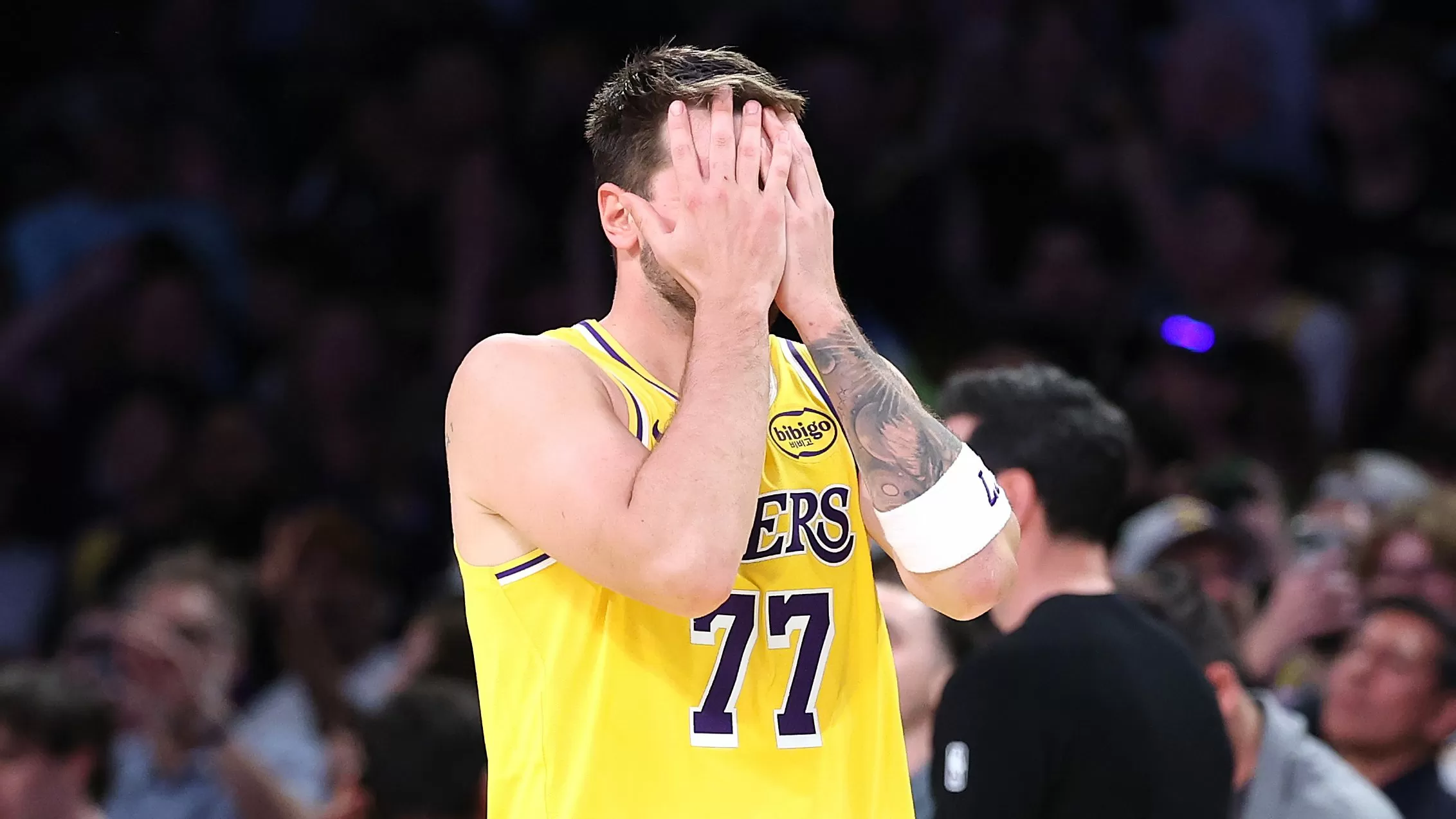 NBA World Reacts To Luka Doncic Injury In Lakers-Thunder Game